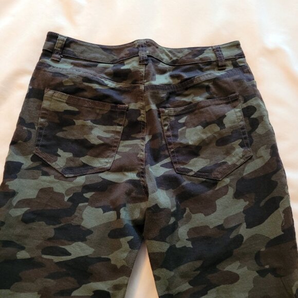 Camo Zipper Leg Split Pants - Picture 3 of 6